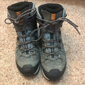 Salomon Quest 4D GTX Womens hiking boots size 8.5